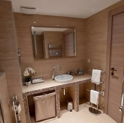 Leona, Appartamento *