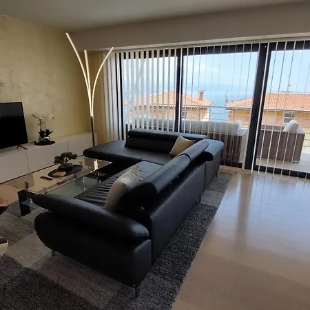 Leona, Apartmán
